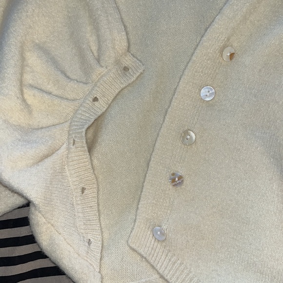 Asymmetrical cream cardigan - Picture 5 of 5